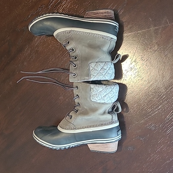 SOREL lace up waterproof Out n About gray boots excellent condition made well EC - Picture 10 of 15